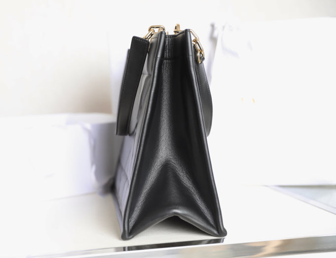 ミディアムトートブック26バッグ（ブラックカーフスキン）