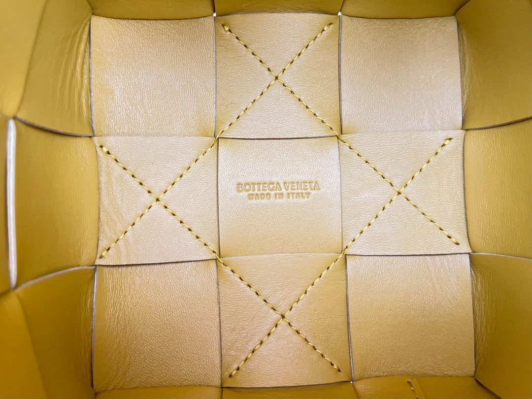 スモールカセットバケット 18インチ メリゴールドカーフスキン