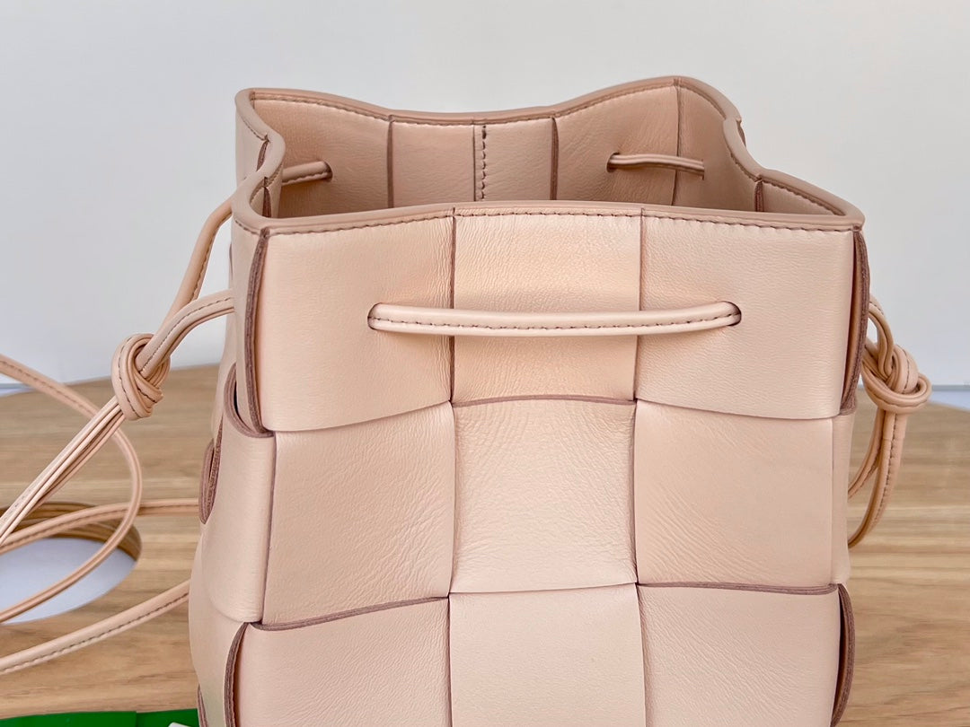 スモールカセットバケット 18インチ ライトピンク カーフスキン