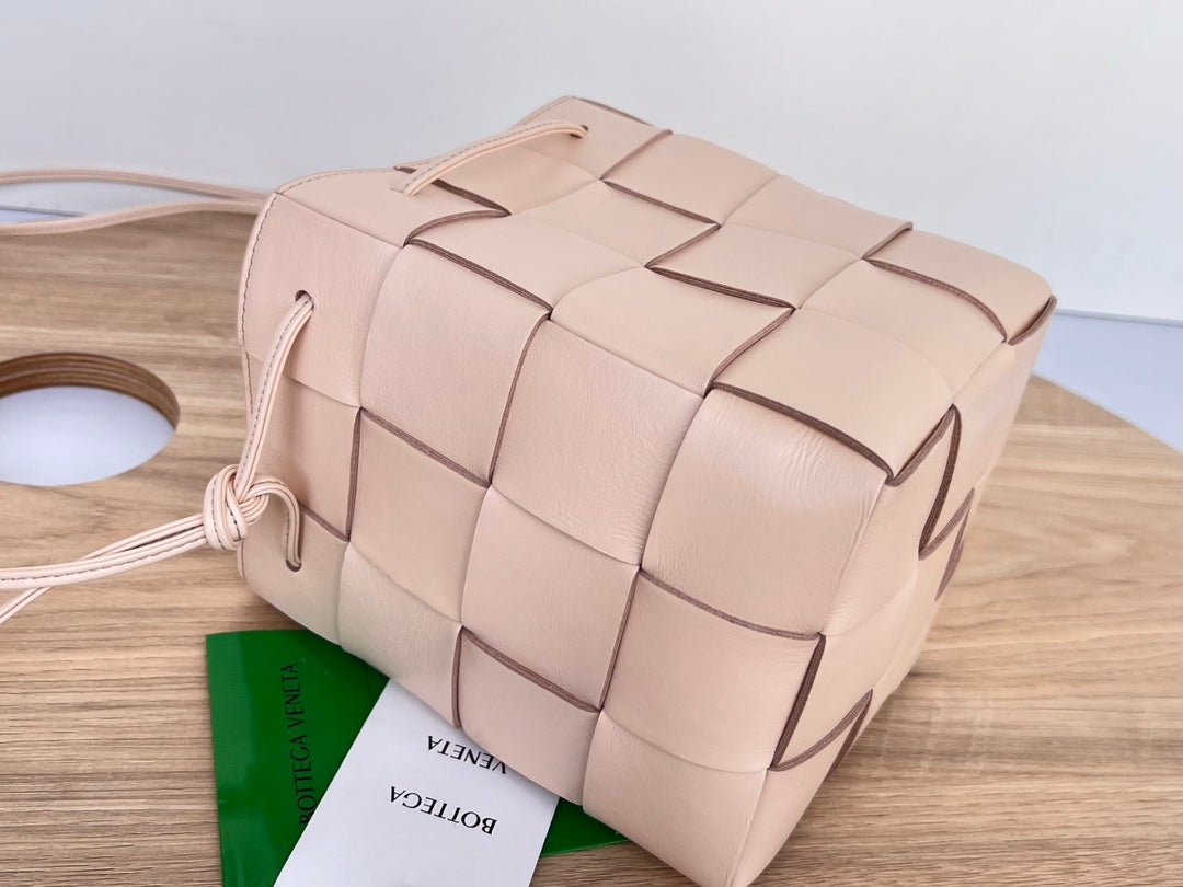 スモールカセットバケット 18インチ ライトピンク カーフスキン