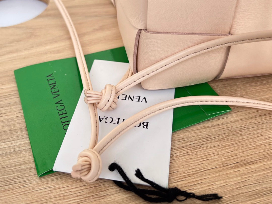 スモールカセットバケット 18インチ ライトピンク カーフスキン