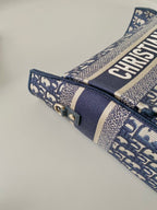 ミディアム ディオールキャンプ バッグ 28 オブリーク ブルー エンブロイダリー