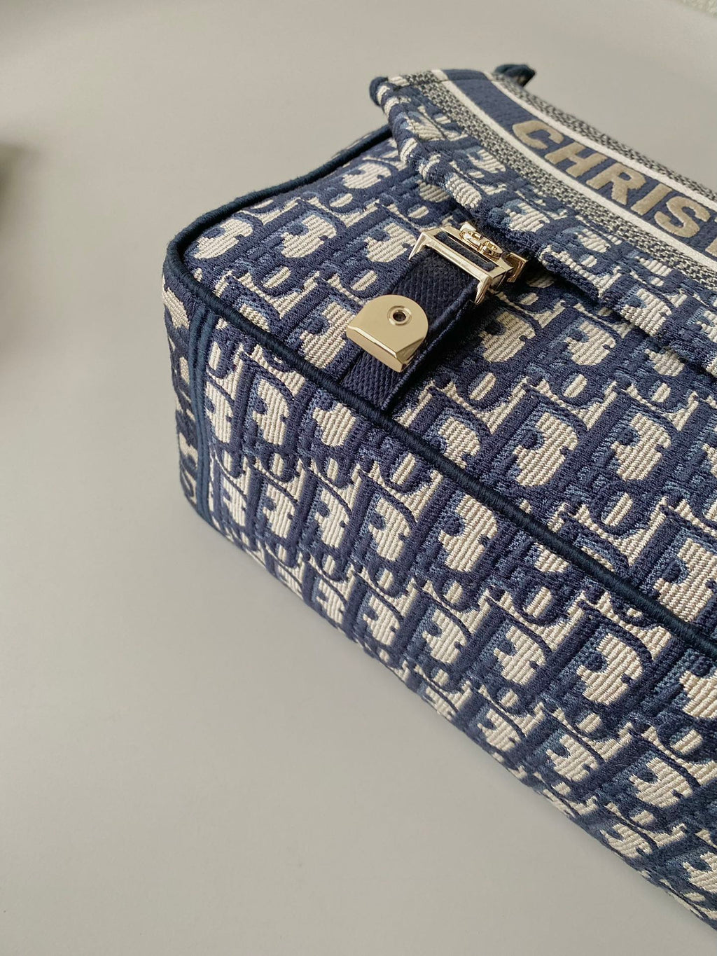 ミディアム ディオールキャンプ バッグ 28 オブリーク ブルー エンブロイダリー