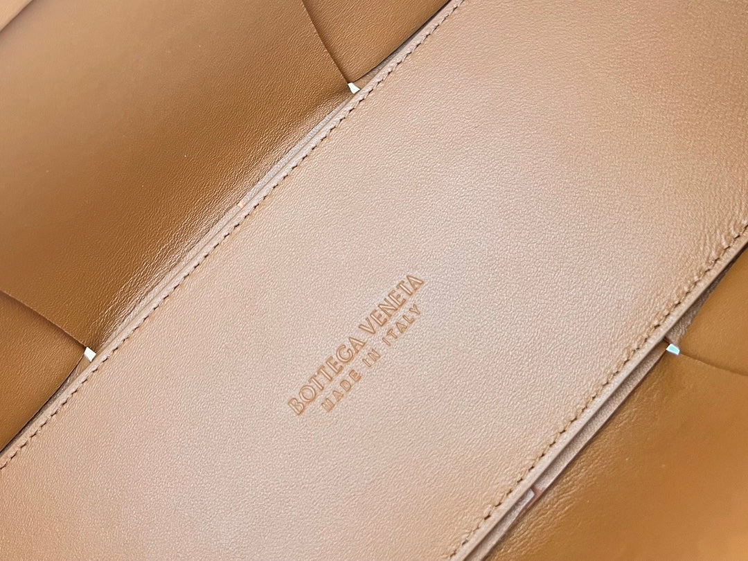 SMALL ARCO TOTE 30 IN TULIP TREE YELLOW LAMBSKIN