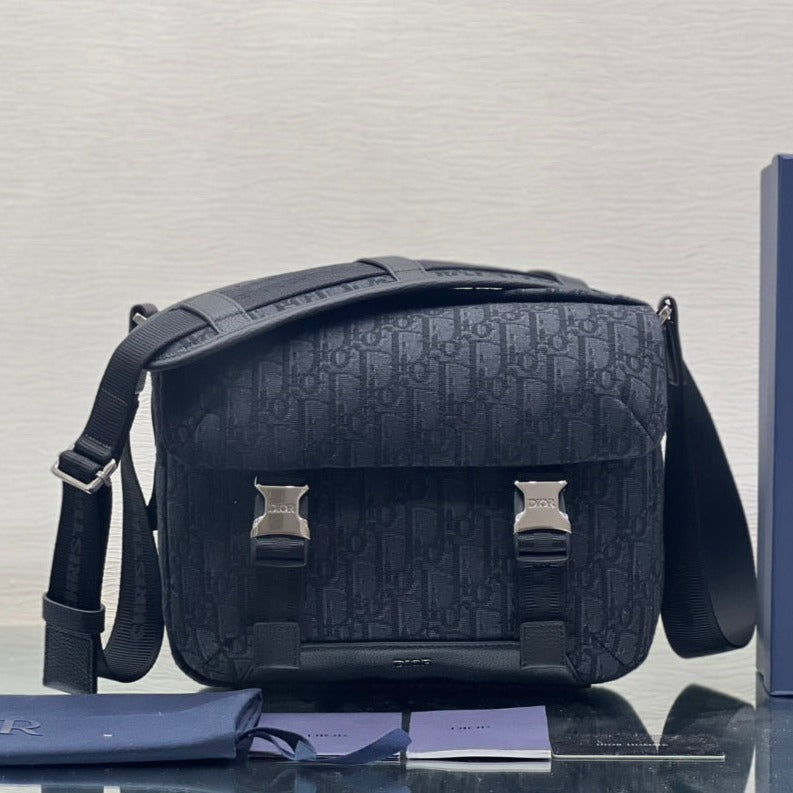 ブラック オブリーク ジャカードとカーフスキンのストラップ付きミディアム 31 バッグ