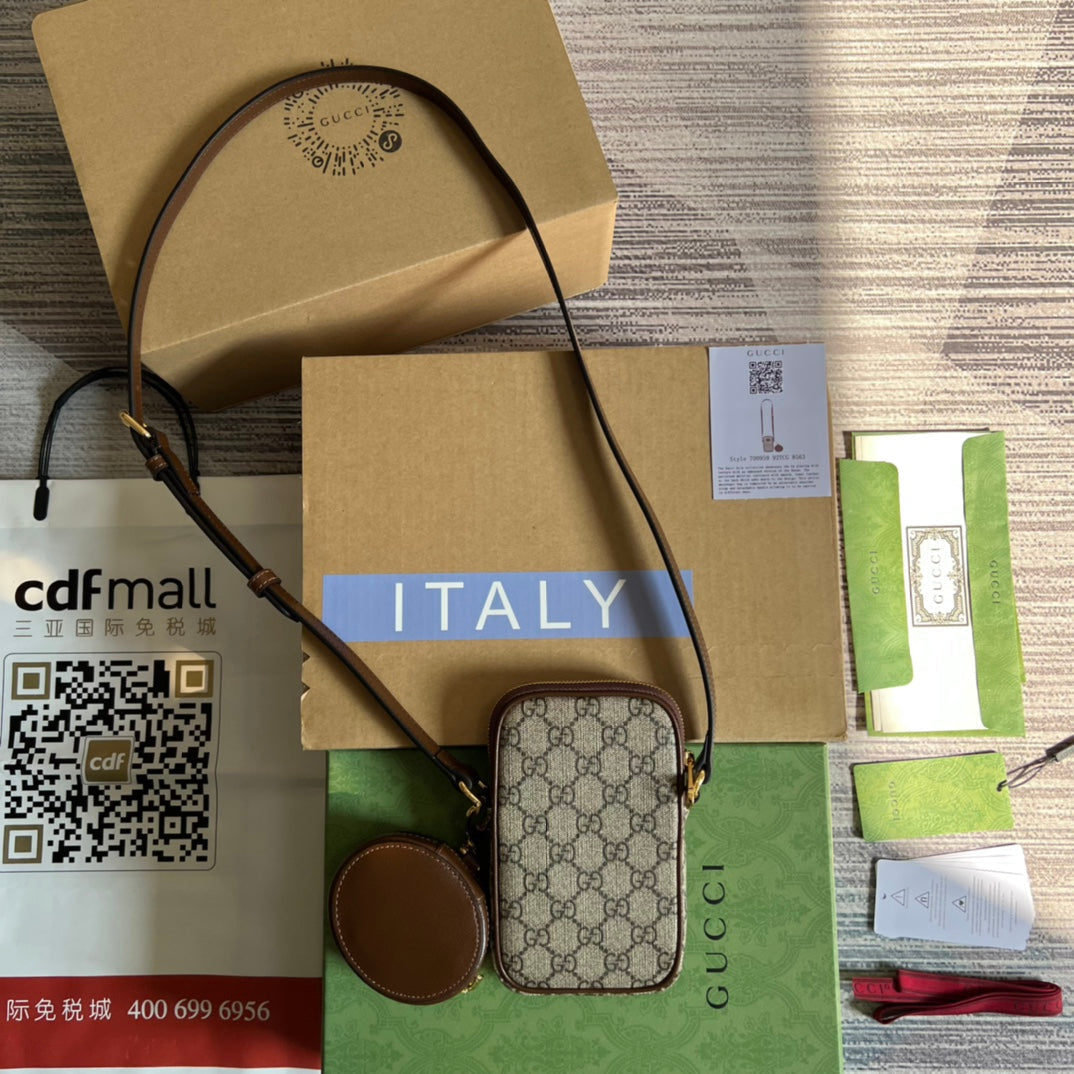 ブラウンカーフスキンとベージュキャンバスのミニバッグ17