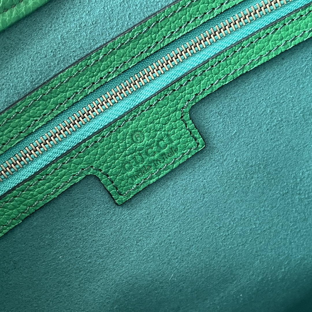 ミディアムショルダーバッグ 39 グリーンカーフスキン ゴールド金具