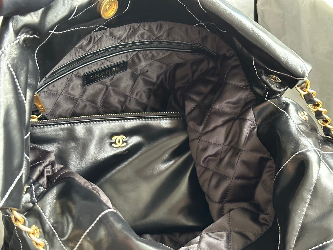 CCラージ 42 ハンドバッグ（ブラック、シャイニーカーフスキン、ゴールド金具）