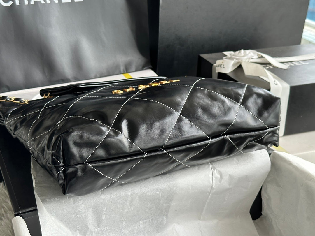 CCラージ 42 ハンドバッグ（ブラック、シャイニーカーフスキン、ゴールド金具）