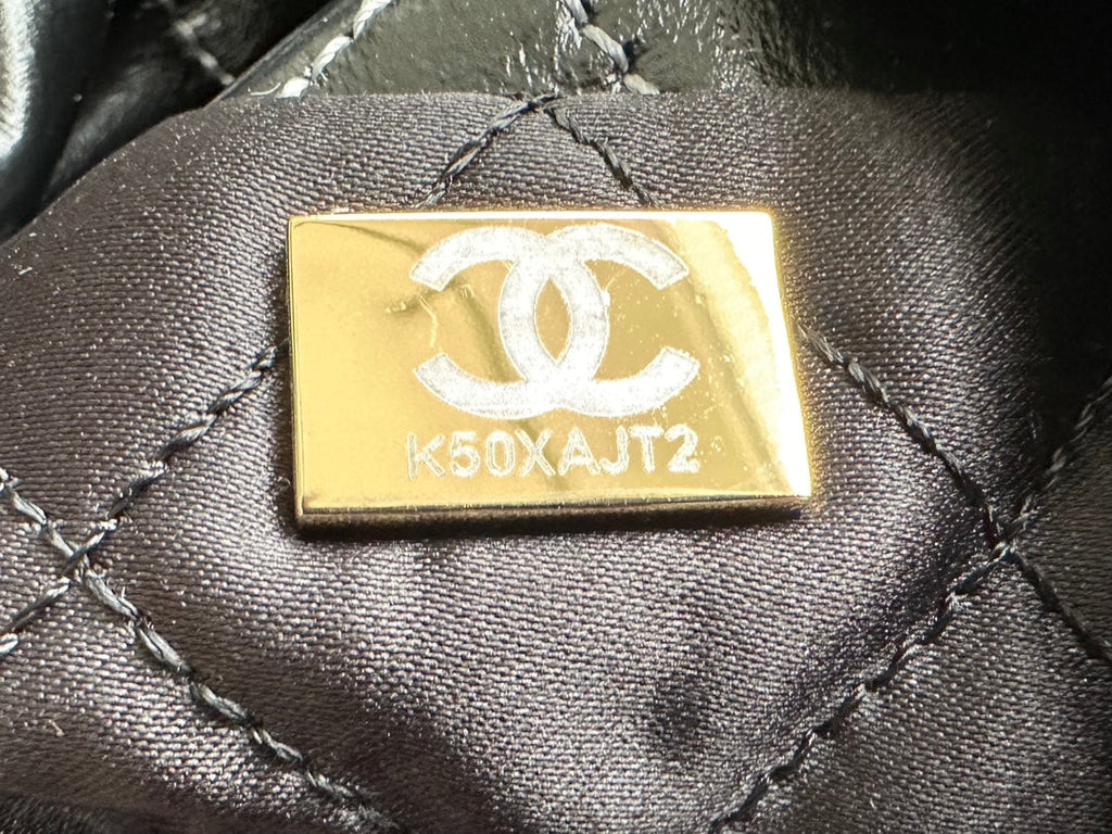 CCラージ 42 ハンドバッグ（ブラック、シャイニーカーフスキン、ゴールド金具）