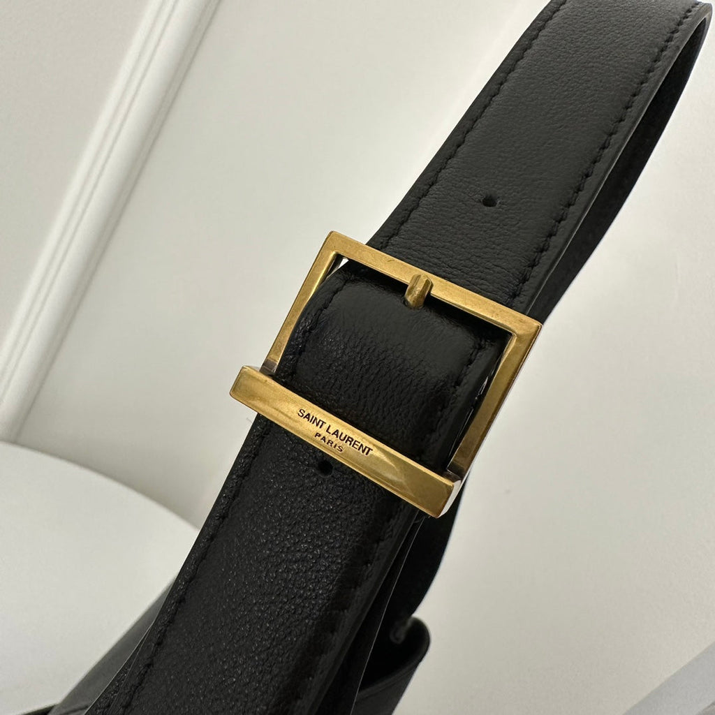 LE 5 À 7 ハンドバッグ 22 ブラックカーフスキン