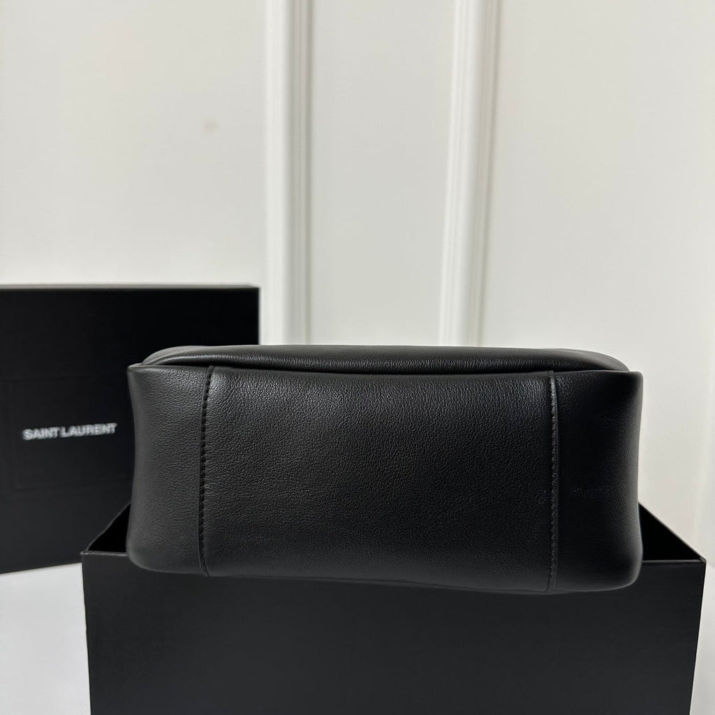 LE 5 À 7 ハンドバッグ 22 ブラックカーフスキン