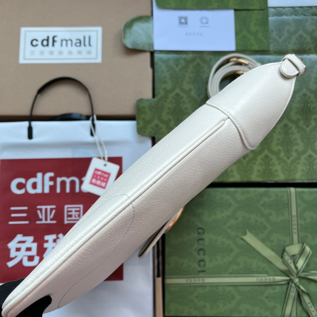 ミディアムショルダーバッグ 39インチ ホワイトカーフスキン ゴールド金具