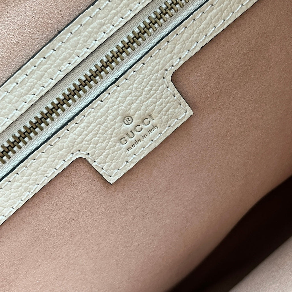 ミディアムショルダーバッグ 39インチ ホワイトカーフスキン ゴールド金具