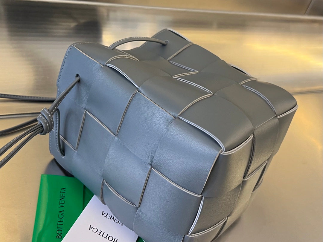 デイヴィーズ グレーカーフスキン製 スモール カセット バケット 18