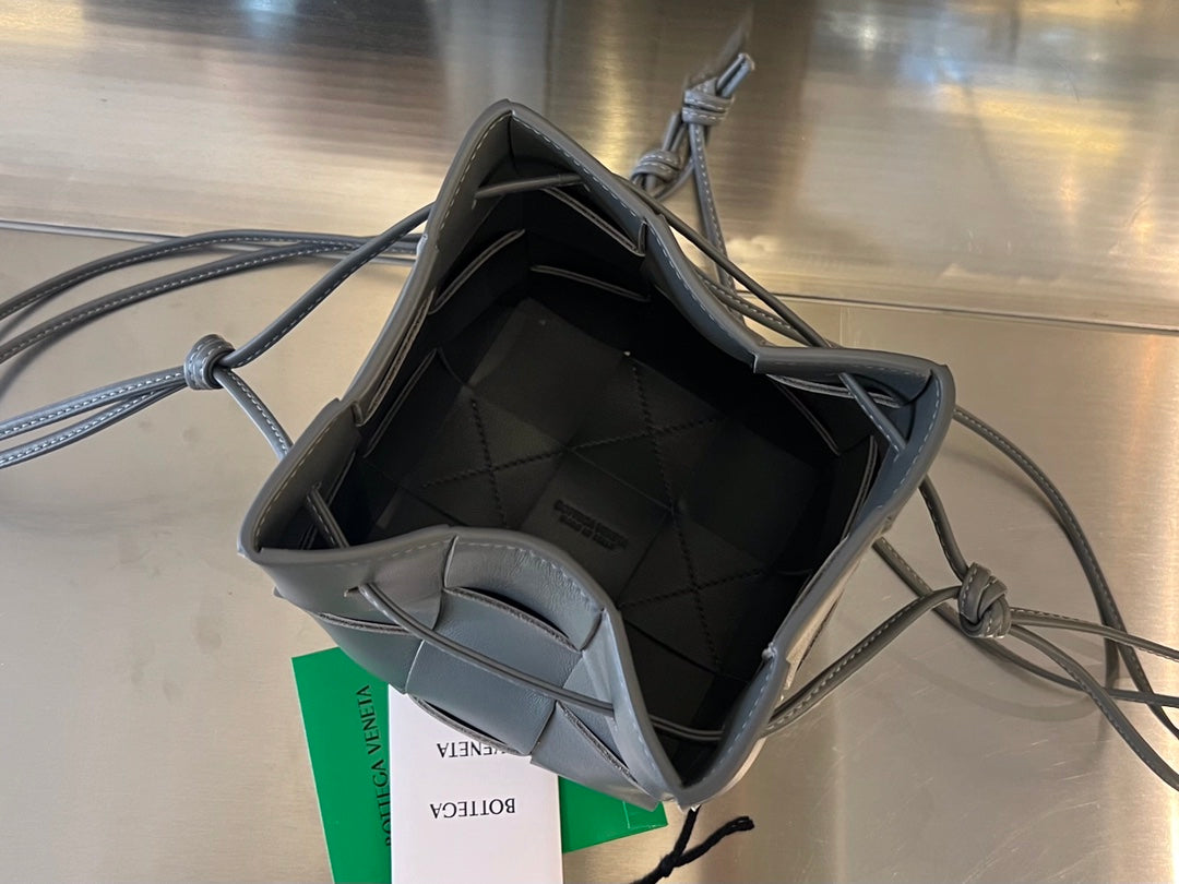 デイヴィーズ グレーカーフスキン製 スモール カセット バケット 18