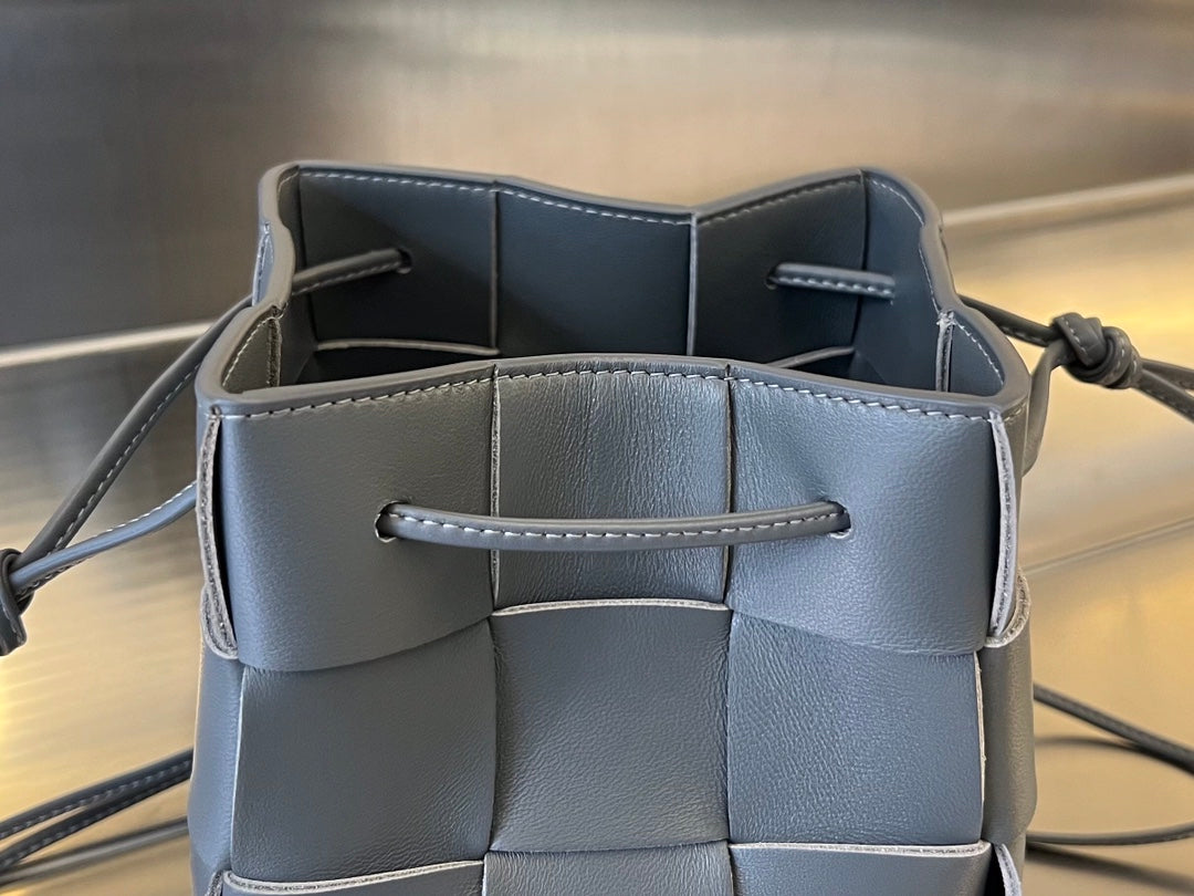 デイヴィーズ グレーカーフスキン製 スモール カセット バケット 18