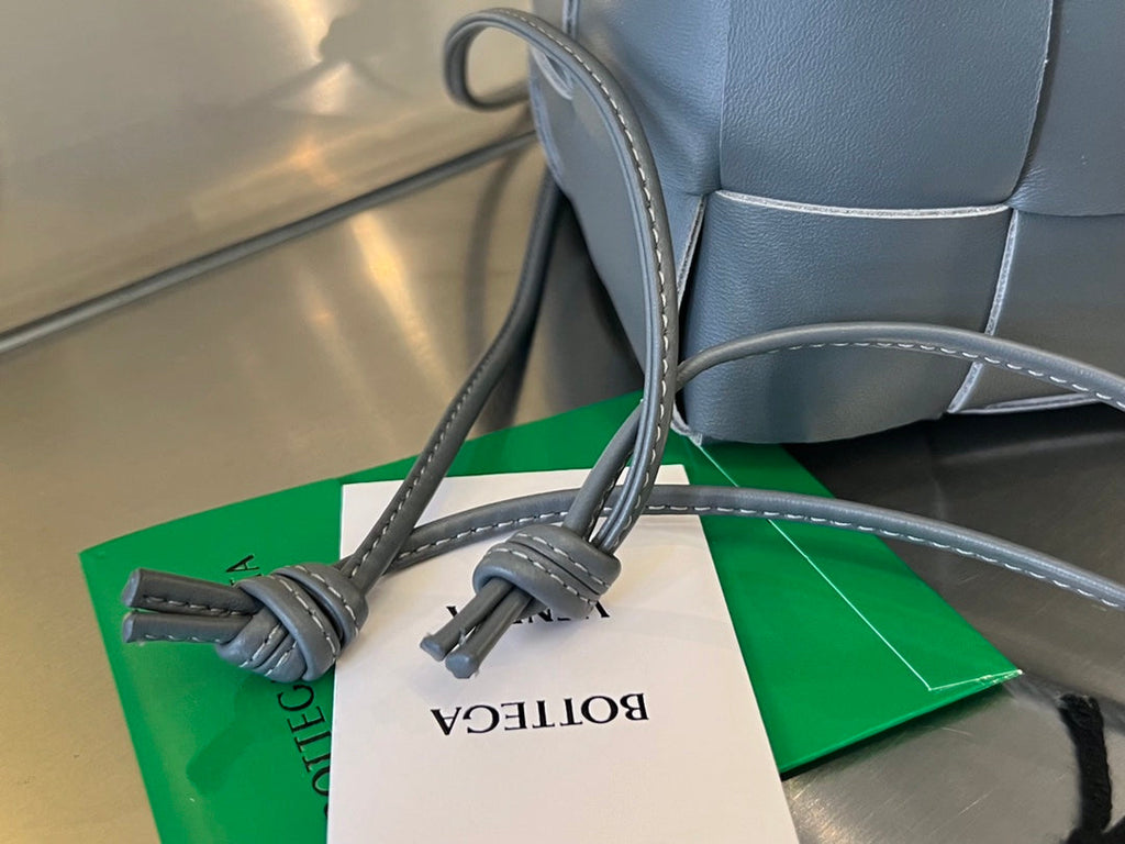 デイヴィーズ グレーカーフスキン製 スモール カセット バケット 18