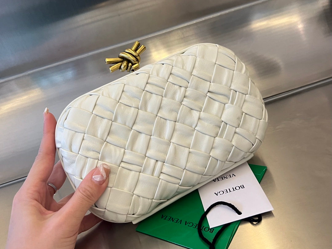 ホワイトラムスキンのノット19