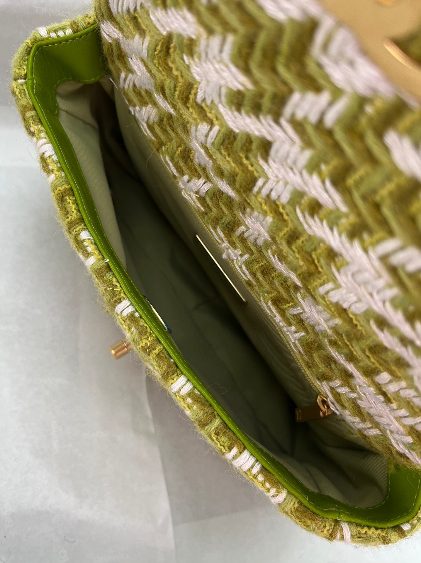 スモールフラップバッグ 26インチ ライトグリーンミックスホワイトツイード シルバー＆ゴールドチェーン