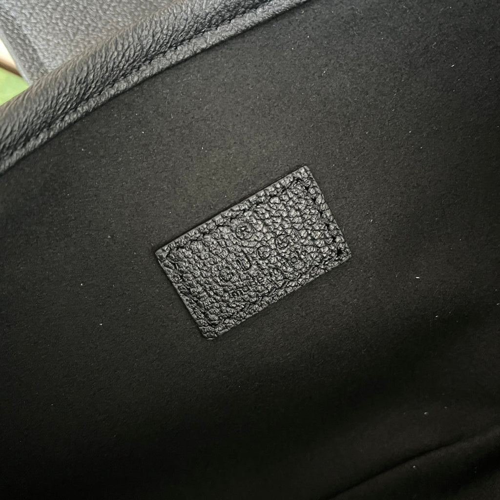 APHRODITE SMALL SHOULDER BAG 27 IN BLACK CALFSKIN GOLD HARDWARE