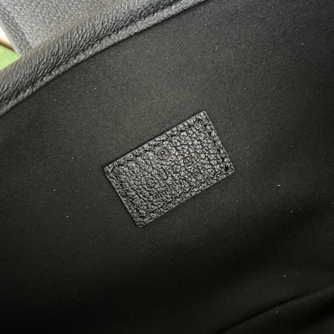 アフロディーテ スモール ショルダーバッグ 27インチ ブラック カーフスキン ゴールド金具