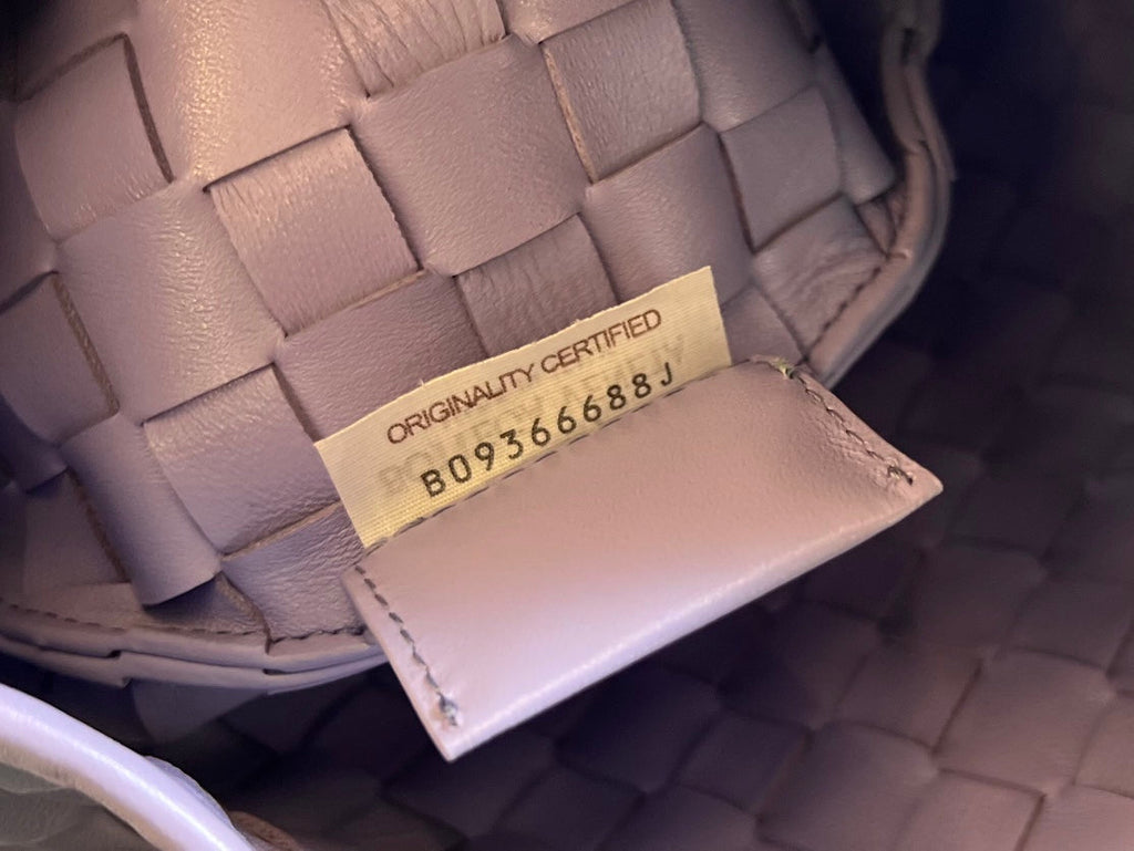 ライトパープルラムスキンのチェーン付きサルディン33