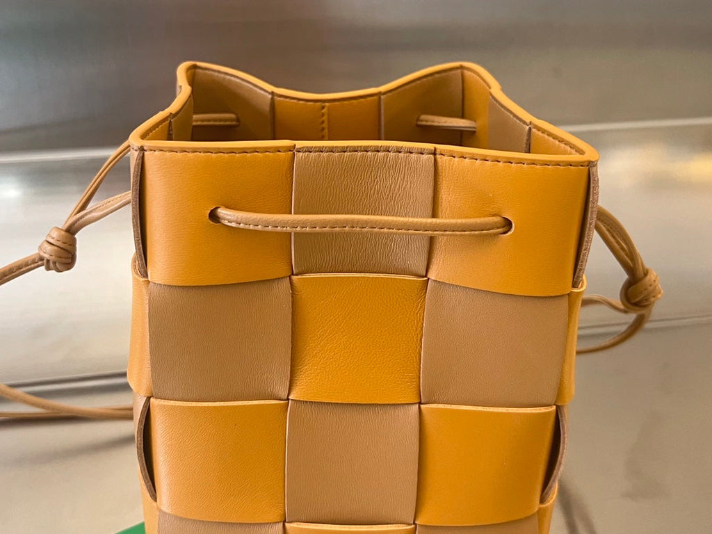 SMALL CASSETTE BUCKET 18 IN BROWN MIX ORANGE CALFSKIN