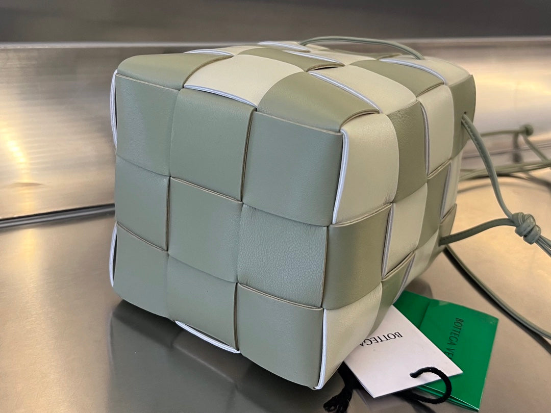 スモールカセットバケット 18インチ ザナドゥミックス ホワイトカーフスキン