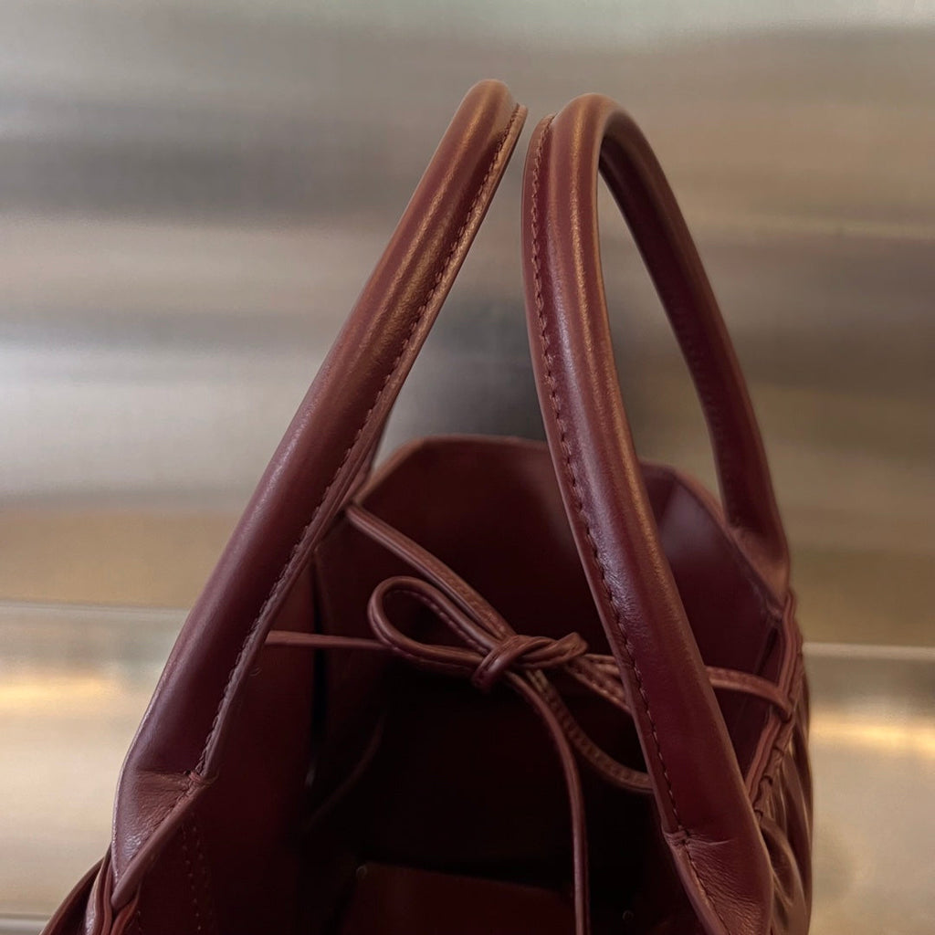 SMALL ARCO TOTE 30 IN WINE RED SOFT LAMBSKIN