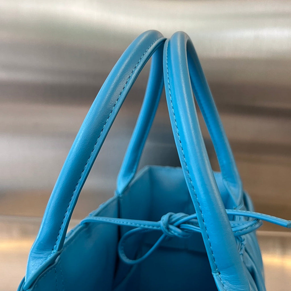 SMALL ARCO TOTE 30 IN CERULEAN BLUE SOFT LAMBSKIN