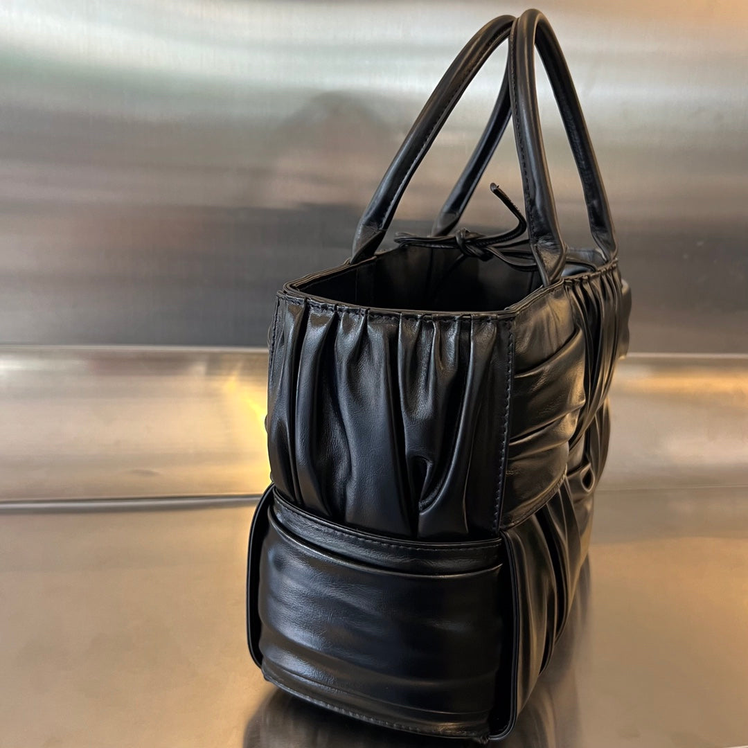 SMALL ARCO TOTE 30 IN BLACK SOFT LAMBSKIN