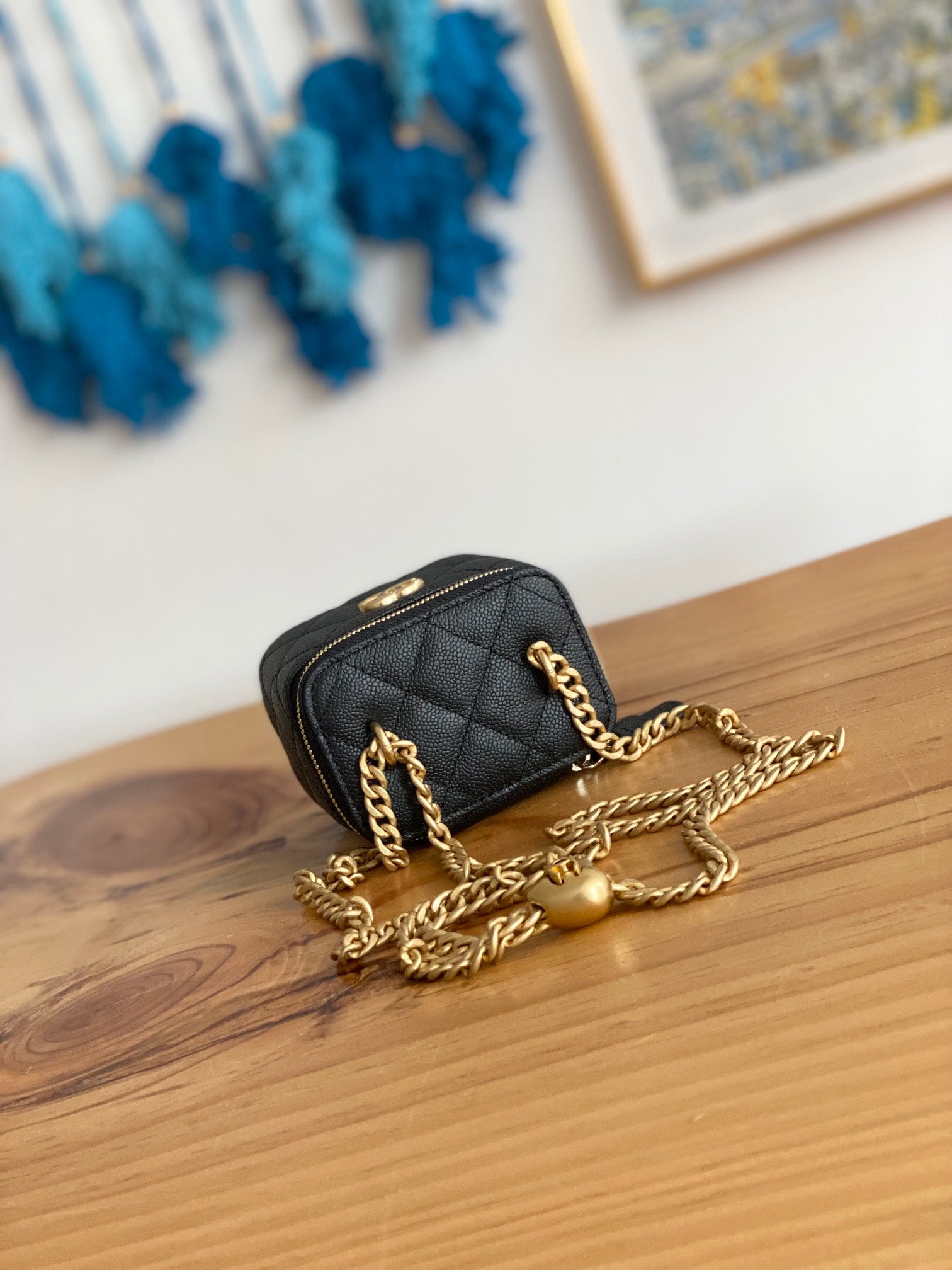 CC MINI 10 バニティ（ブラックカーフスキン、ゴールドハードウェア）