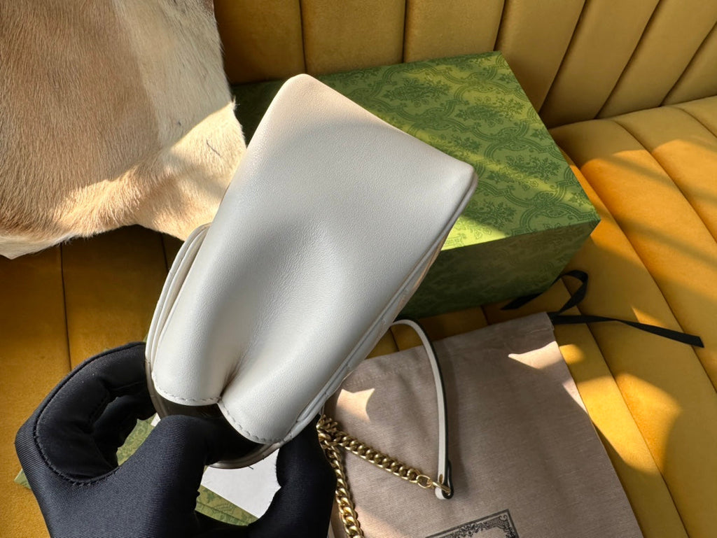 GGマーモント ミニ 18 ハンドバッグ（ホワイトカーフスキン）