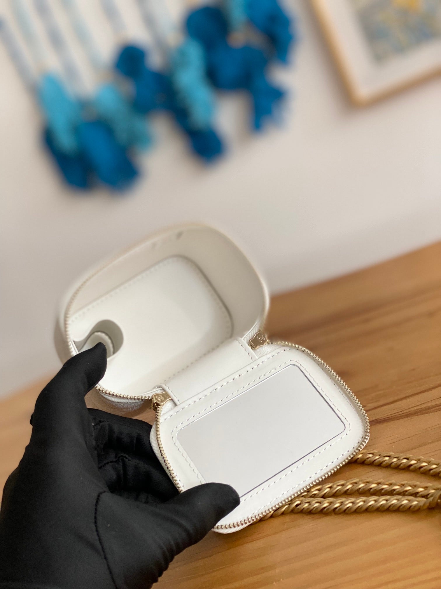 CC MINI 10 バニティ（ホワイトカーフスキン、ゴールドハードウェア）