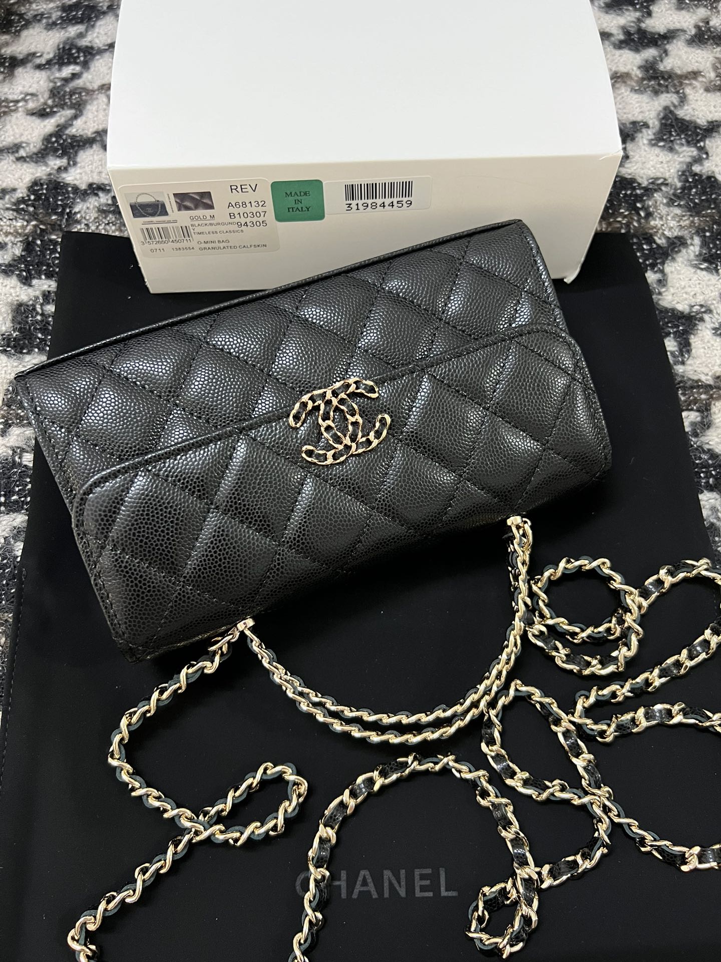 CC KELLY 18 バッグ（ブラックカーフスキン、ゴールド金具付き）