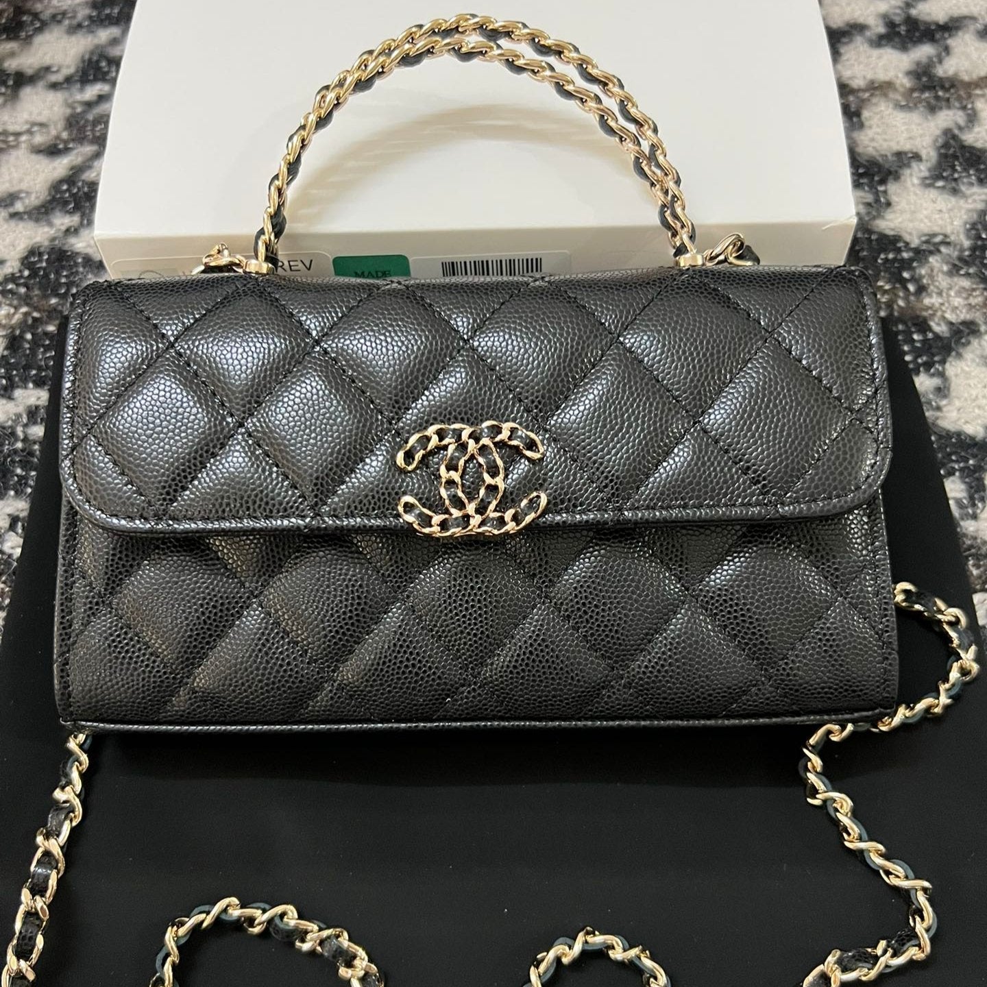 CC KELLY 18 バッグ（ブラックカーフスキン、ゴールド金具付き）