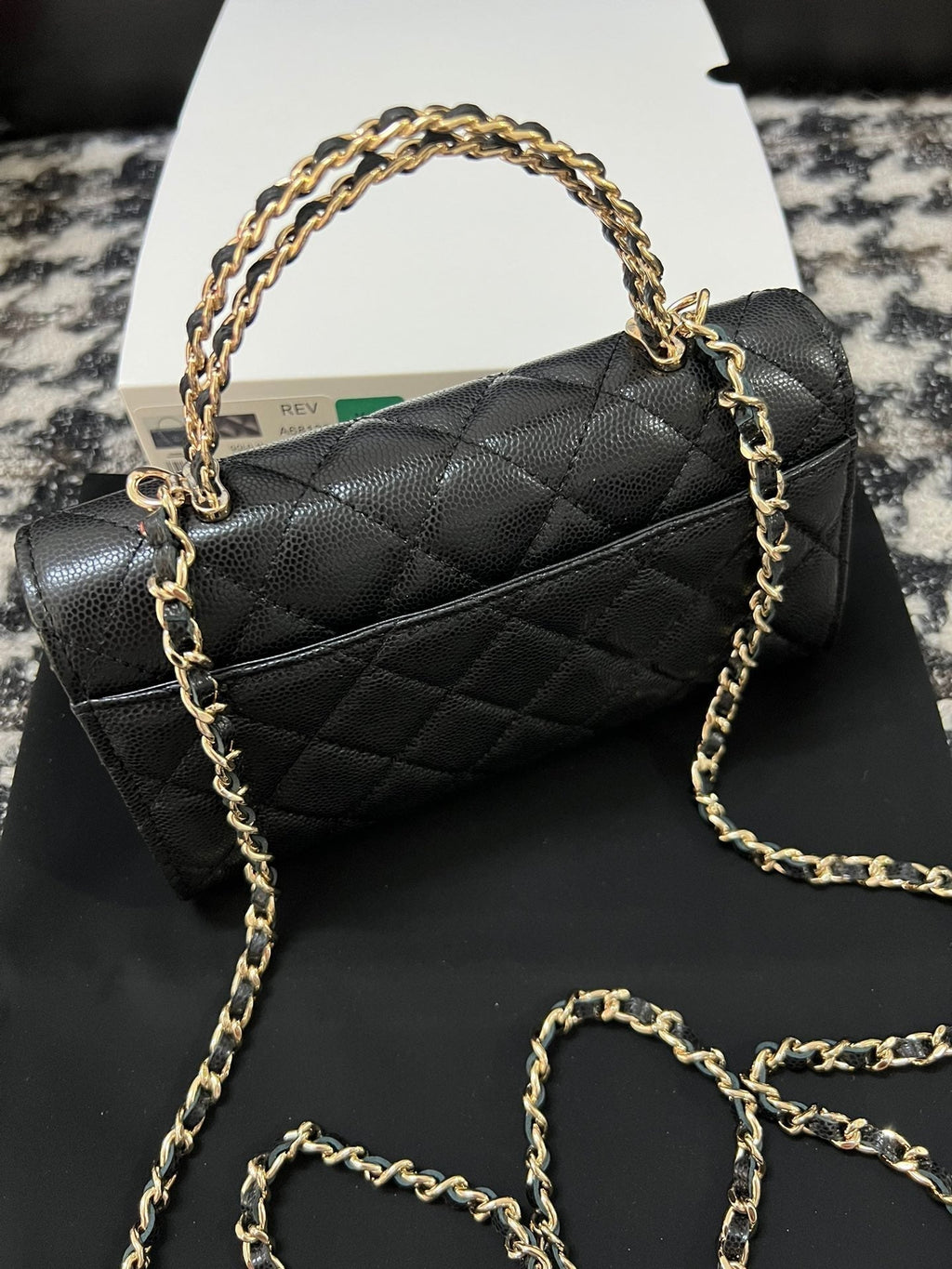 CC KELLY 18 バッグ（ブラックカーフスキン、ゴールド金具付き）