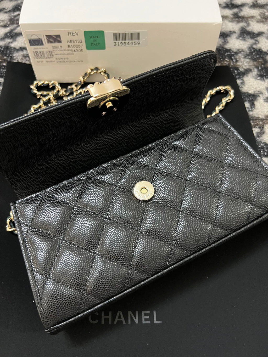 CC KELLY 18 バッグ（ブラックカーフスキン、ゴールド金具付き）