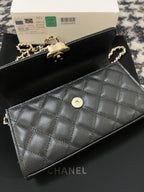 CC KELLY 18 バッグ（ブラックカーフスキン、ゴールド金具付き）