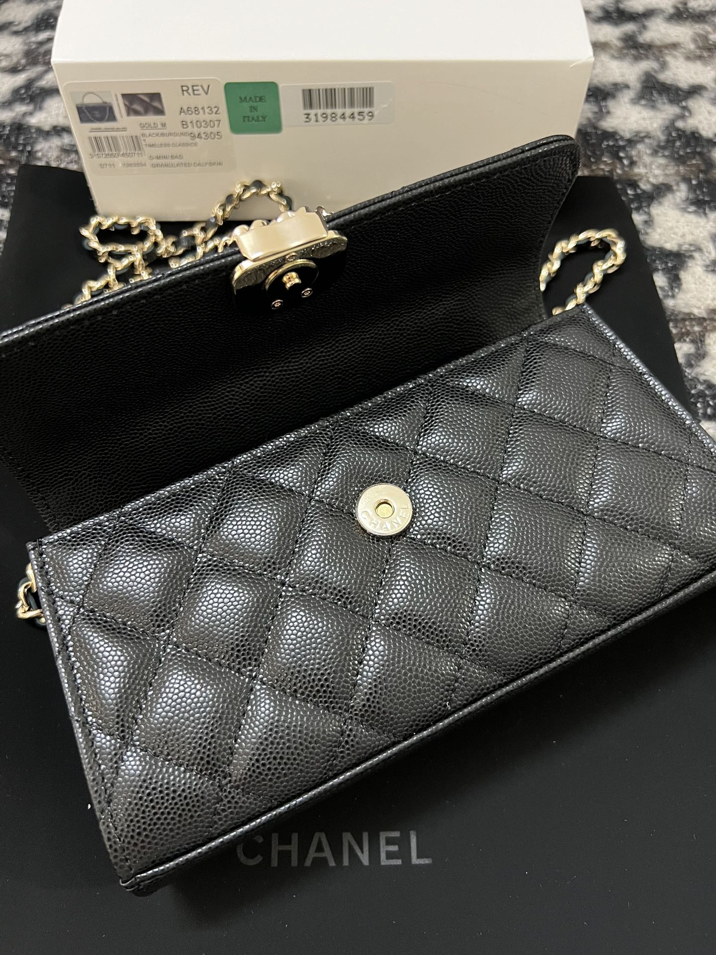 CC KELLY 18 バッグ（ブラックカーフスキン、ゴールド金具付き）