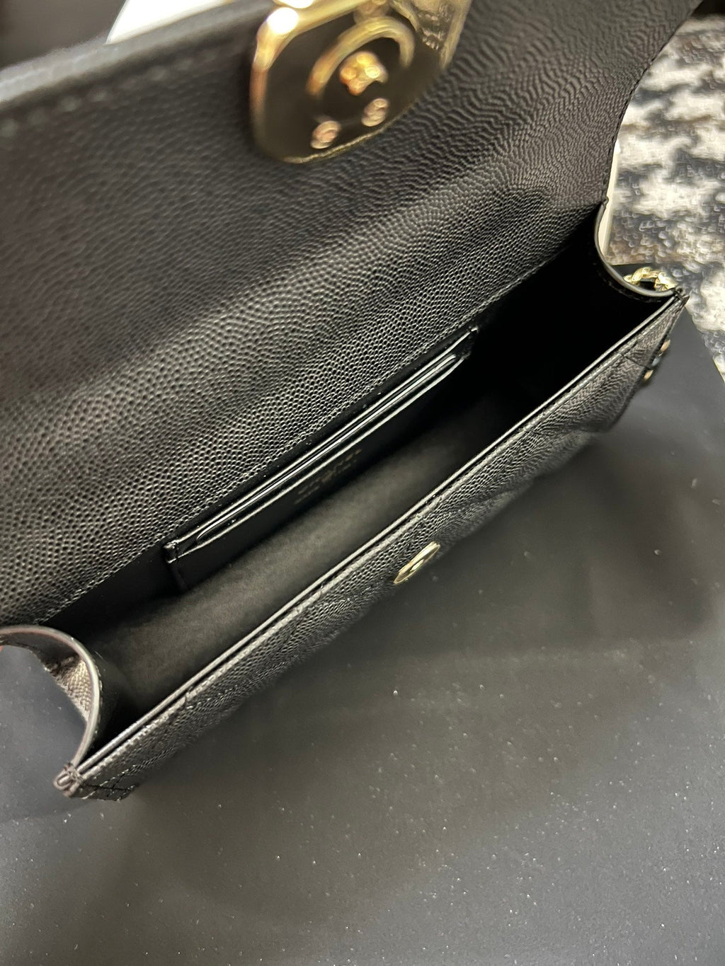 CC KELLY 18 バッグ（ブラックカーフスキン、ゴールド金具付き）