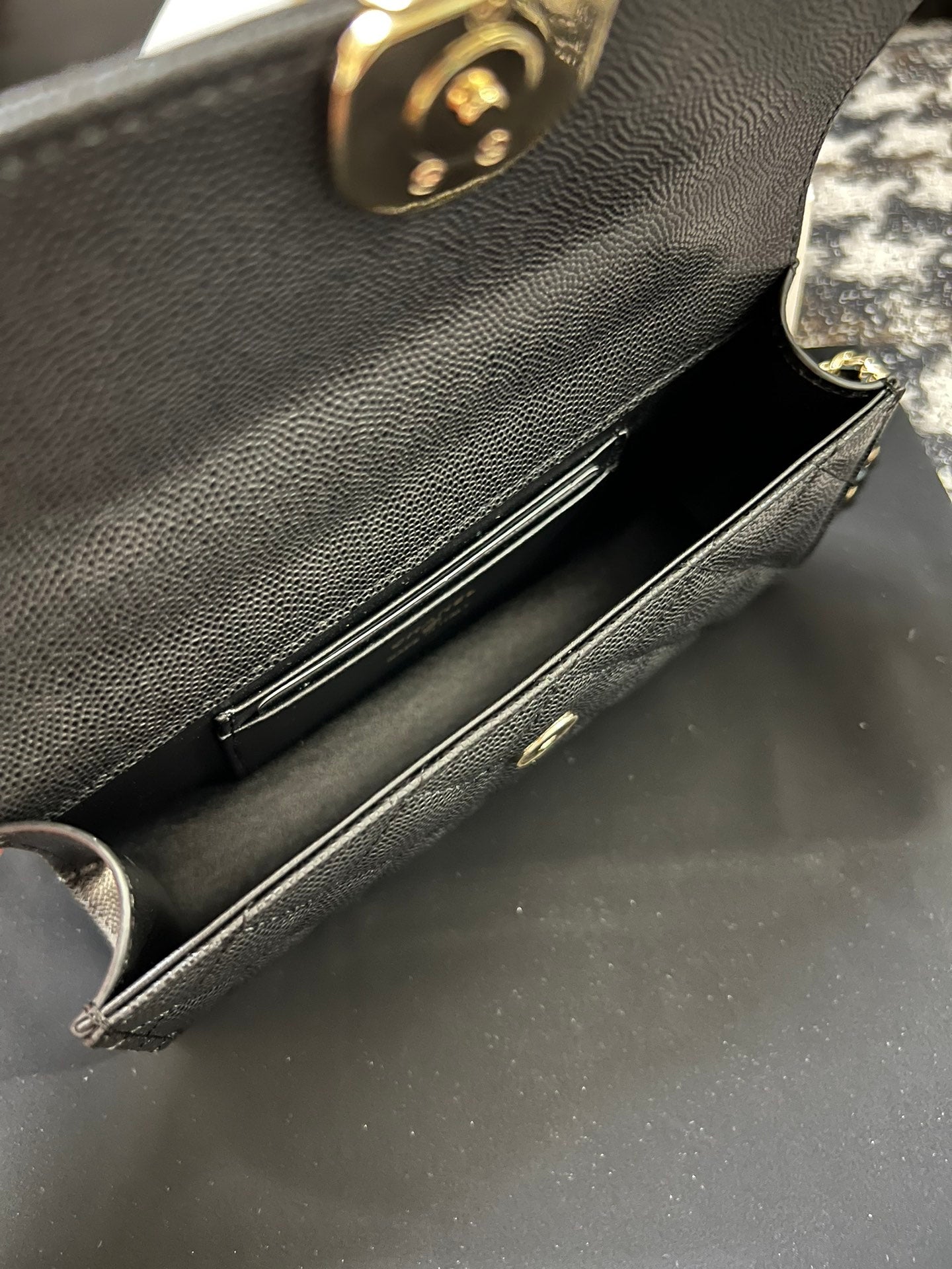 CC KELLY 18 バッグ（ブラックカーフスキン、ゴールド金具付き）