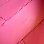 ショッキングピンクのカーフスキン製アルコトート36