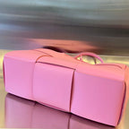 ショッキングピンクのカーフスキン製アルコトート36