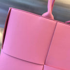 ショッキングピンクのカーフスキン製アルコトート36