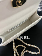 CC KELLY 18 バッグ（ホワイトカーフスキン、ストラップ付き）