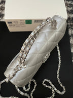 CC KELLY 18 バッグ（シルバーカーフスキン、ストラップ付き）