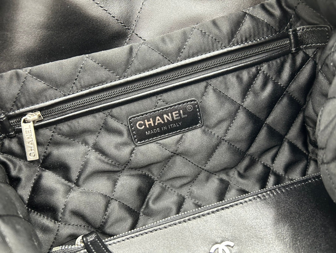 CC ラージ 42 ハンドバッグ（ブラックカーフスキン、シルバー金具）