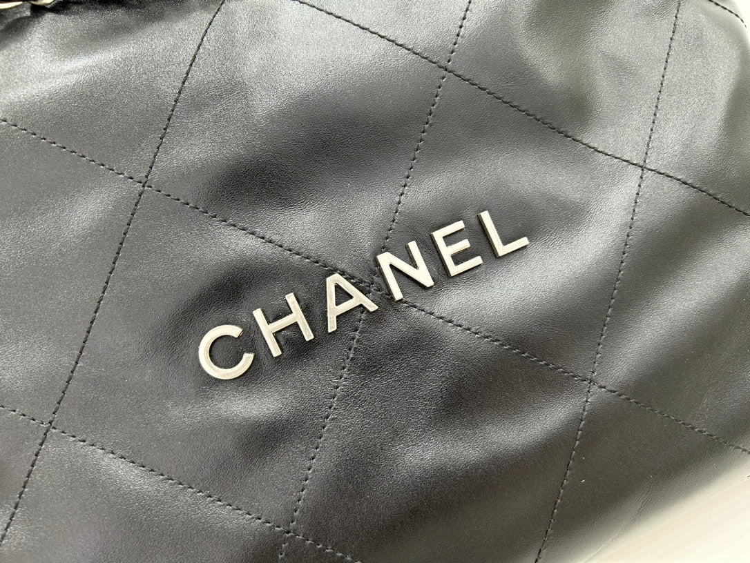 CC ラージ 42 ハンドバッグ（ブラックカーフスキン、シルバー金具）